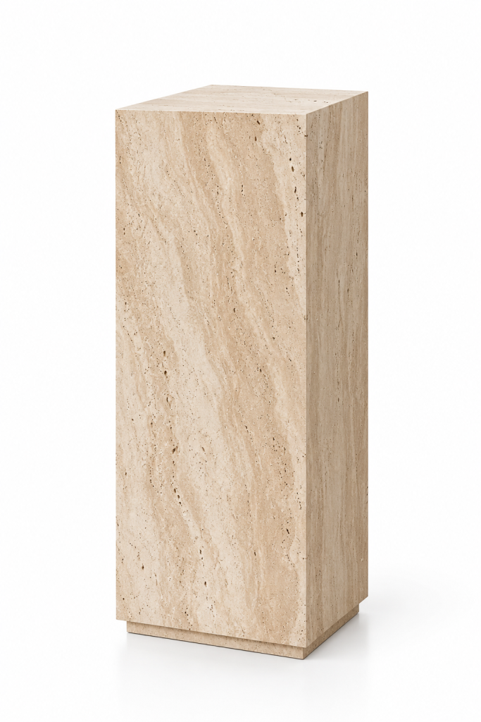 Pedestal de travertino beige en estudio
